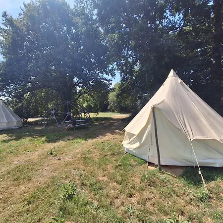 Kemping Le A La Ferme Des Rangs D'oignons Le Cellier